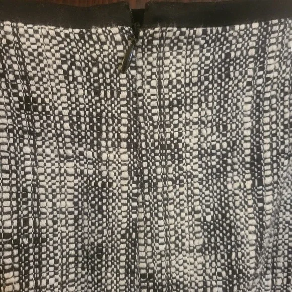 Talbots Tweed Geometric Lined Pencil Skirt Black White Long Zip Size 10 Business - Picture 6 of 9